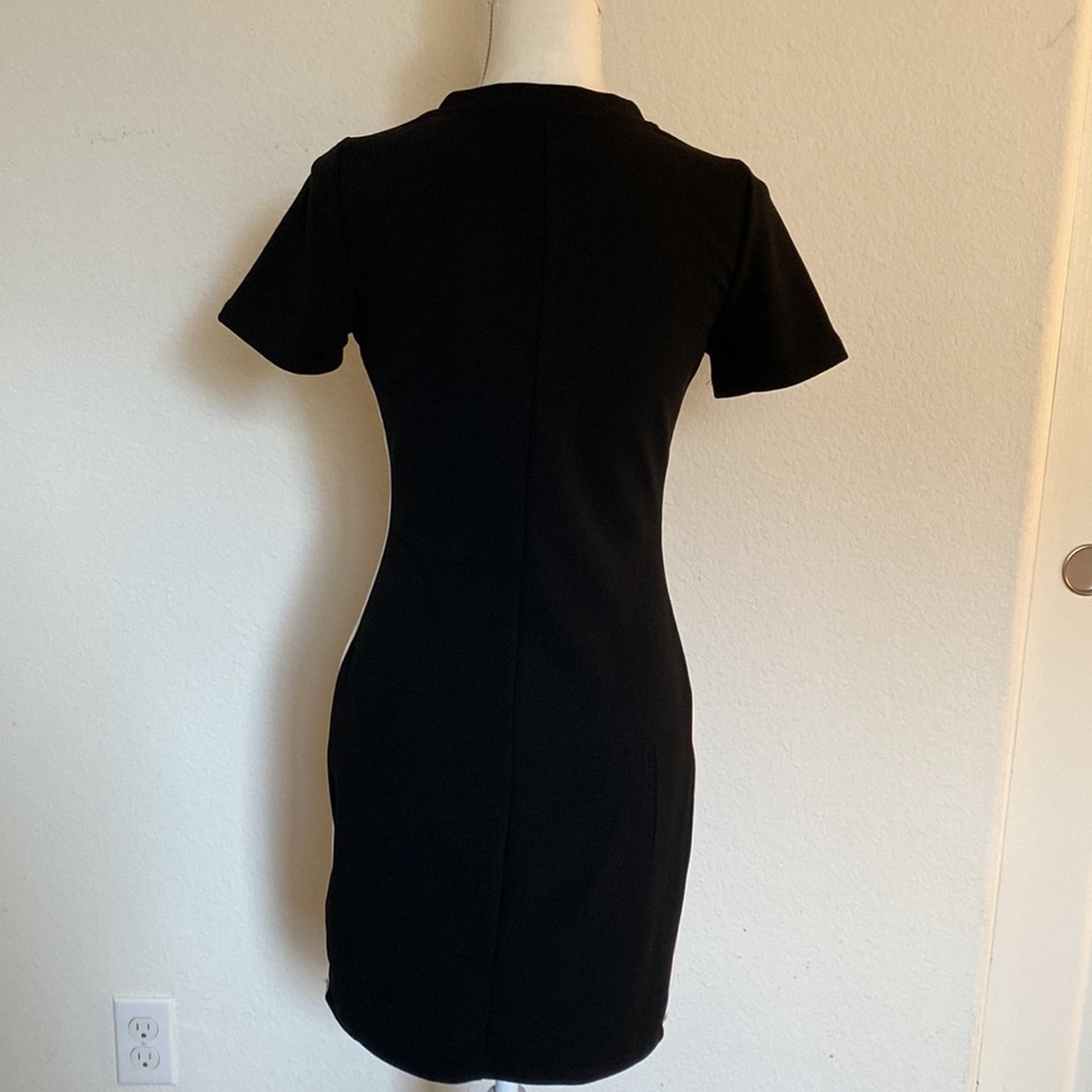 Iris bodycon silhouette color block dress, black, red and white, short sleeve, M - Picture 3 of 6